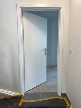 Wohnungseingang - Etagenwohnung mit 98,60 m&sup2; in Duisburg zum Kaufen