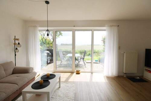 Blick auf die Terrasse - Reihenmittelhaus mit 83,20 m&sup2; in Friedrichskoog zum Kaufen