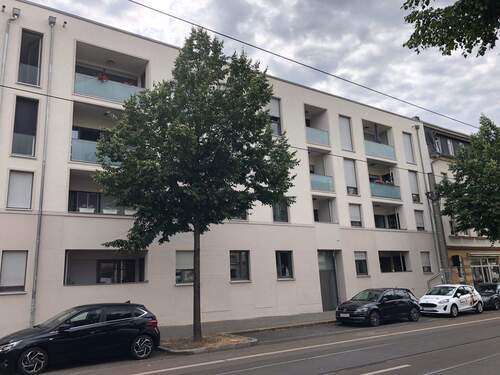 Gebäudeansicht - Moderne 2-Raumwohnung mit Einbauküche und Balkon