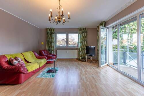 Helles Wohnzimmer - **Top-gepflegte 2-Zimmer-Wohnung in Hadern - viel Platz, viel Ruhe, gute U-Bahn Anbindung**