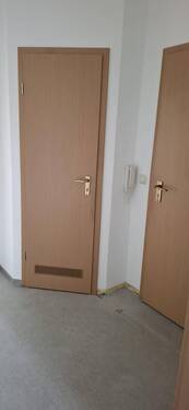 Flur und Abstellraum - 3 Zimmer Etagenwohnung in Bubenreuth