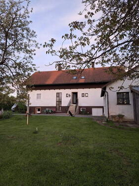 Bild 1 - Einfamilienhaus mit Einliegerwohnung in Alleinlage