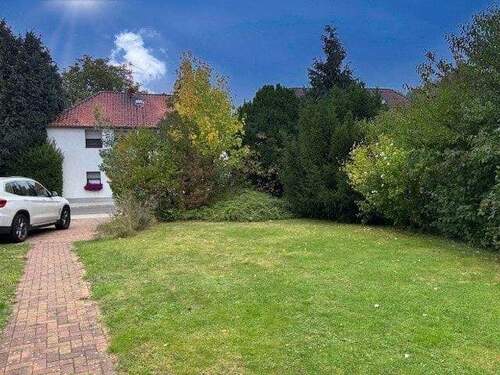 Vorgarten mit Stellplatz - 