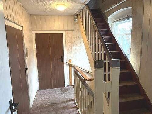 Flur im DG mit Treppe zum Dachboden - 