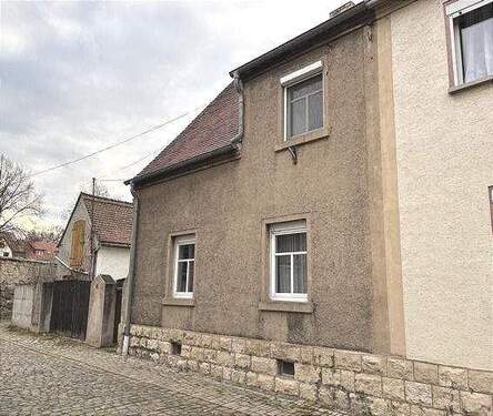 Außenansicht - DHH in Laucha - 32.000,00 EUR Kaufpreis, ca.  110,00 m² Wohnfläche