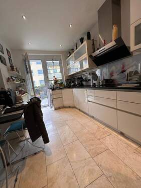 Küche mit angrenzender Terrasse - 