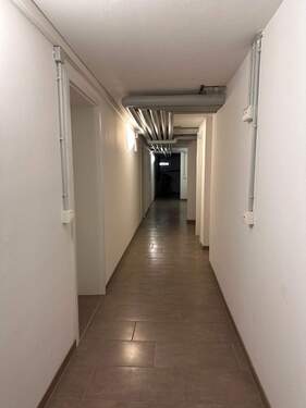 Flur im Keller - 