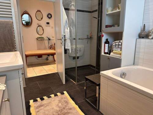 Bad mit begehbarer Dusche - 