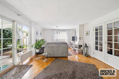 Wohnzimmer mit Kamin - Einfamilienhaus mit 115,00 m&sup2; in Raguhn-Jessnitz zum Kaufen