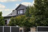 Ansicht - Einfamilienhaus mit Pool - 420.000,00 EUR Kaufpreis, ca.  163,00 m² Wohnfläche