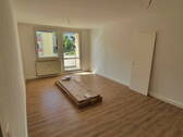 Wohnzimmer mit Zugang Balkon - 