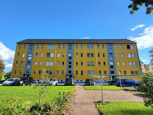 Fassade-Detail - Topsanierte 3-Raum-Wohnung mit Balkon und sehr schöner Einbauküche