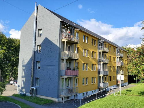 Fassade-Detail - 3 Zimmer Etagenwohnung zur Miete in Lengenfeld