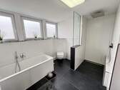 Hauptbad im Dachgeschoss - 