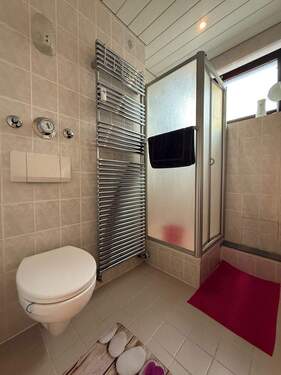 Badezimmer mit Dusche - 