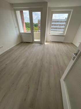 Wohnzimmer - 3 Zimmer Etagenwohnung zur Miete in Hannover