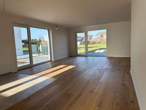 Wohnzimmer mit Blick in den Garten - !!!Erstbezug!!! Wunderschöne Doppelhaushhälfte in 1A Lage von Werries