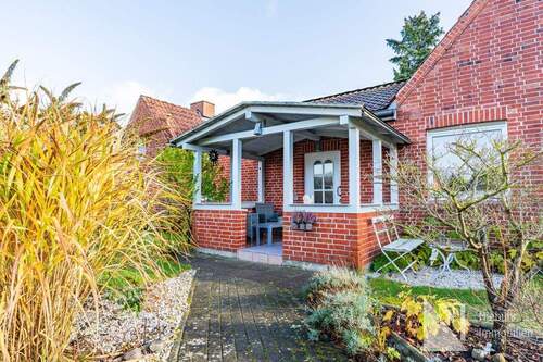 Hauszugang mit Überdachung - 4 Zimmer Einfamilienhaus zum Kaufen in Neetze