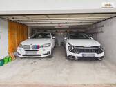 Geräumige Doppelgarage mit Platz für zwei Fahrzeuge - 