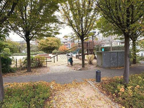 Familienfreundliche Lage mit Spielplatz - 4 Zimmer Etagenwohnung in Berlin