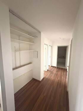 Gepflegter Eingangsbereich mit Stauraum - 