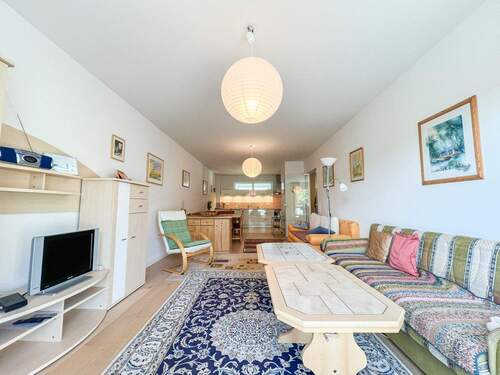 Wohn- und Esszimmer, Küche - 