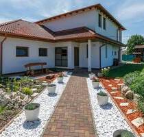 Balatonflair pur: Erstklassiges Familienhaus mit großem Garten - Cserszegtomaj