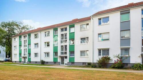 Außenansicht 1 - Sanierte 2-Zimmer-Etagenwohnung mit Einbauküche in Düren