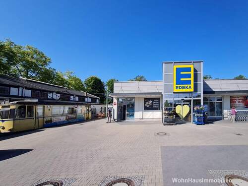 EDEKA-Markt in ca. 1,5 km Entfernung - 