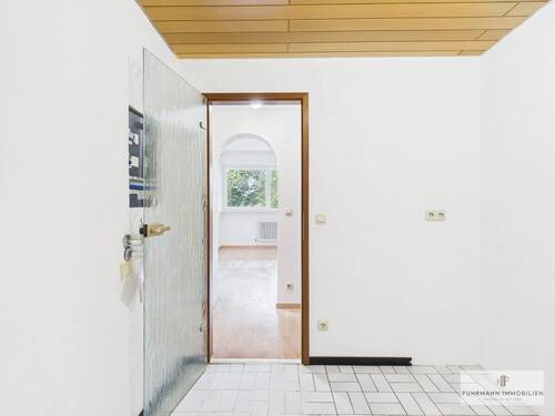 Küche mit Blick zum Wohnbereich - 