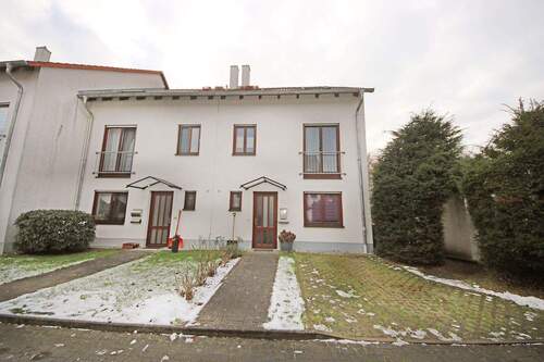 Hausansicht / Hauseingang - 5 Zimmer Reihenendhaus in Dessau-Roßlau