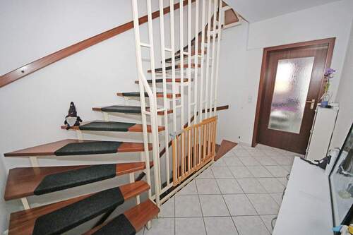 Flur im EG - Reihenendhaus mit 170,00 m² in Dessau-Roßlau zum Kaufen