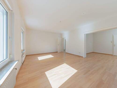 EG: heller Wohn-/Essbereich - 