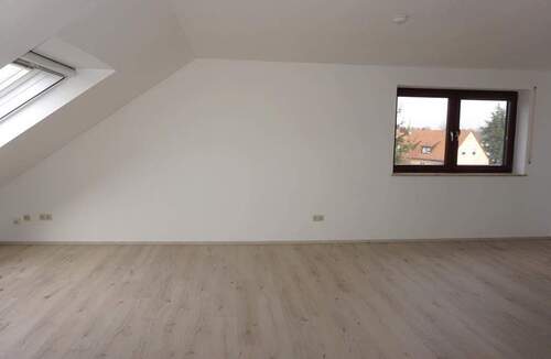 Heller Wohnbereich - Etagenwohnung mit 100,00 m&sup2; in Nürnberg zur Miete