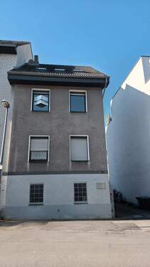 Titelbild Haus - Handwerkertraum in Köln-Raderberg: 4-Parteien-Haus plus Lager mit enormem Wertsteigerungspotenzial