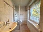 Erdgeschoss Badezimmer - 