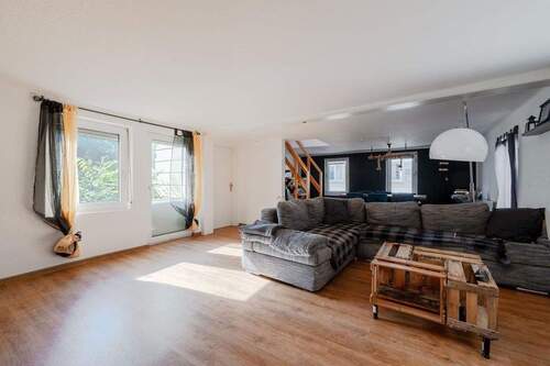 Wohnbereich - 4 Zimmer Etagenwohnung zur Miete in Neustadt