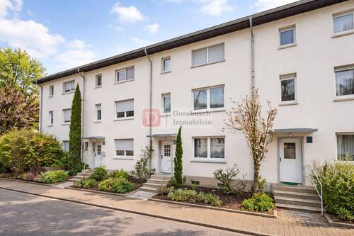 Hausansicht - Top!! 7-Zimmer-Reihenhaus mit Garten, Balkon & perfekter Infrastruktur
