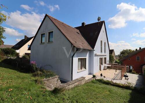 Garten mit Blick auf die Terrasse - 
