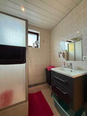 Badezimmer mit Dusche - 