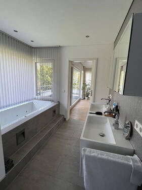 OG, En Suite Bad - 