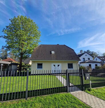 Hausansicht zur Straße - 