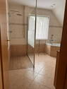 Bad mit Wanne und Dusche, OG - 