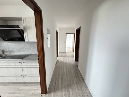 Flur - Etagenwohnung mit 64,90 m² in Nürnberg zur Miete