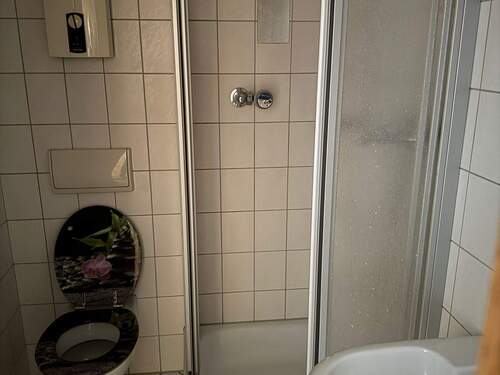 Bad mit Dusche 2.OG Mitte - 
