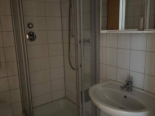 Bad 1.OG - Etagenwohnung mit 32,20 m² in Oberhausen zur Miete