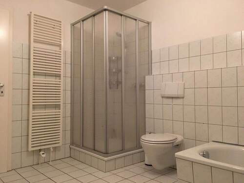 Dusche + Badewanne - Etagenwohnung mit 85,00 m&sup2; in Algermissen zur Miete
