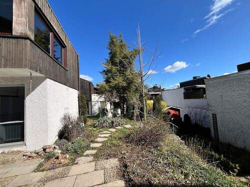 Blick in den Garten - Einfamilienhaus mit 177,00 m&sup2; in Schönaich zum Kaufen