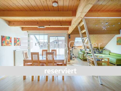 RESERVIERT - Wohnen über den Dächern: 3-Zimmer-Dachgeschosswohnung mit sonniger Dachloggia