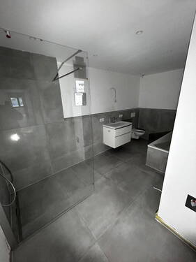 großes Badezimmer - 3 Zimmer Etagenwohnung zur Miete in Köln